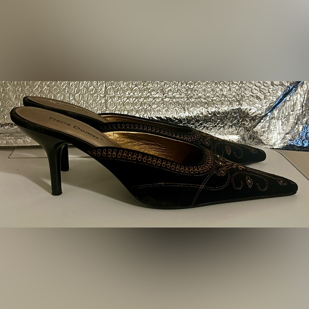 Pierre Dumas Sz 8.5 Black intricate embroidery on suede, Pointed Toe Heels Mules - Picture 5 of 9